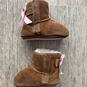 Baby UGG ‘Pink Ribbon’ Boots Size 02/03